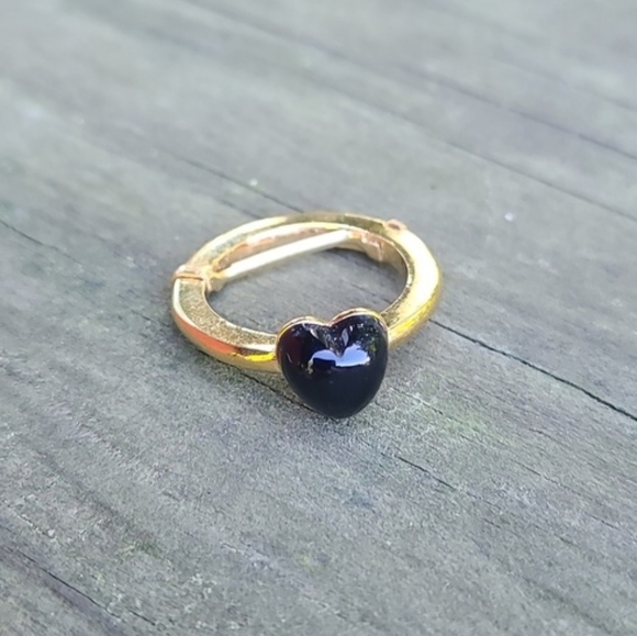 Gold tone black heart ring size4 to  5 adjustable - Picture 1 of 17